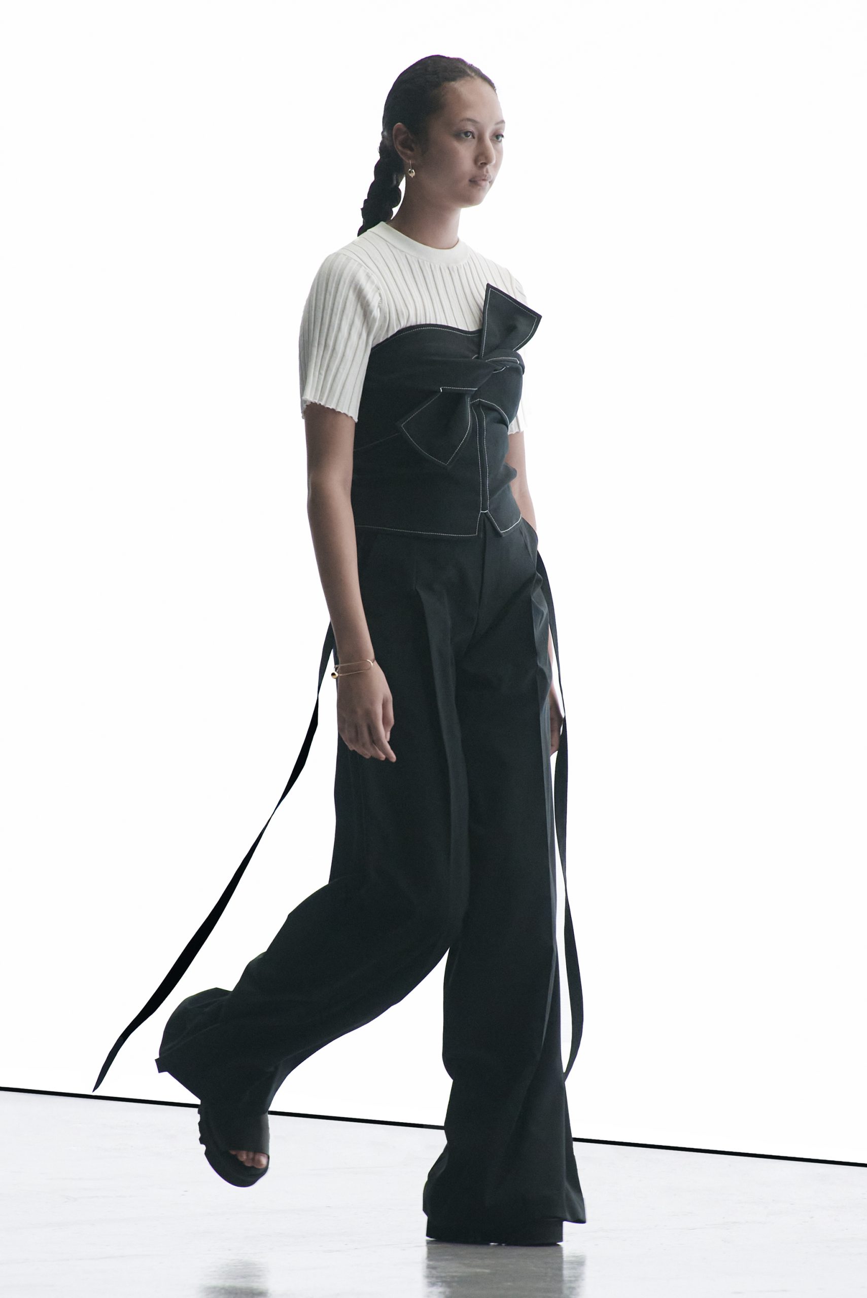 LOOK】HYKE SS 2024 COLLECTION｜特集｜PARIGOT ONLINE（パリゴ