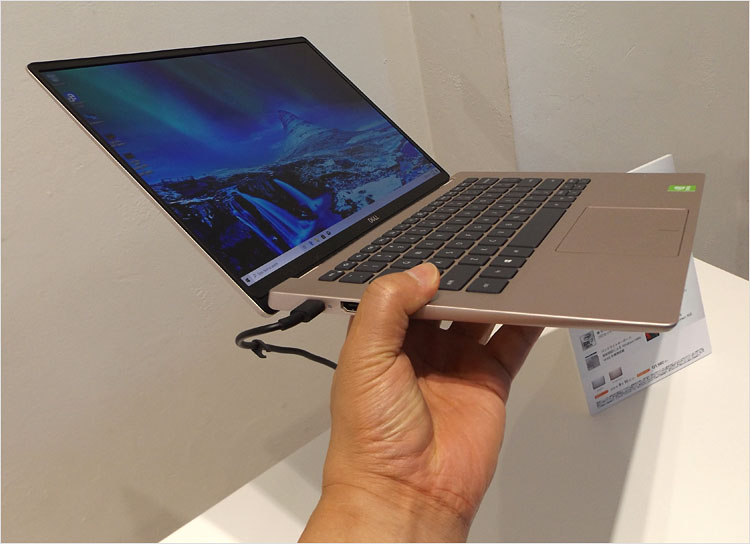 Inspiron 14-7490のカラーバリエーション【アイス・ベリー】