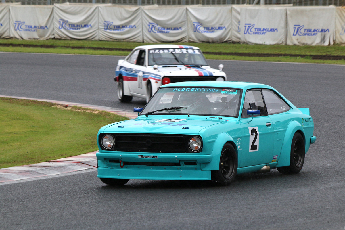 PLANEX CARS - JCCA筑波 FレースでスマカメB110サニーが優勝！ - CARS