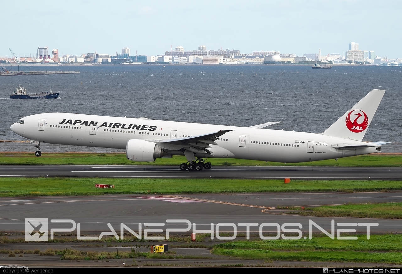 JA738J - Boeing 777-300ER operated by Japan Airlines (JAL) taken