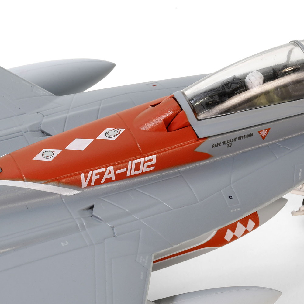 完成品 :: 飛行機 :: F/A-18F アメリカ海軍スーパーホーネット VFA-102