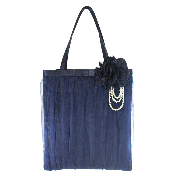 結婚式はもちろん、あらゆるセレモニーシーンに使えるコサージュ付