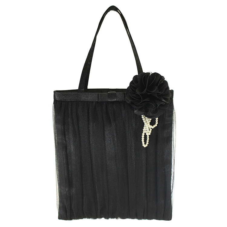 結婚式はもちろん、あらゆるセレモニーシーンに使えるコサージュ付