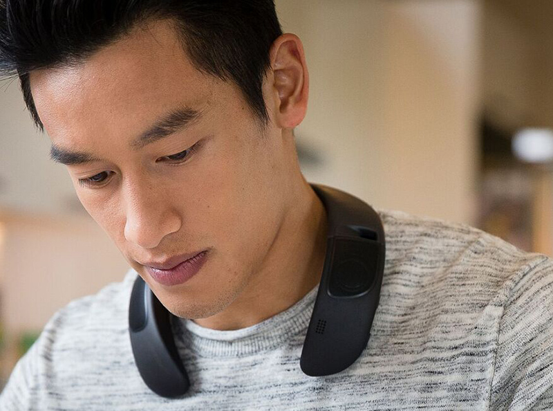 ボーズ、肩乗せウェアラブルスピーカー「SoundWear Companion Speaker