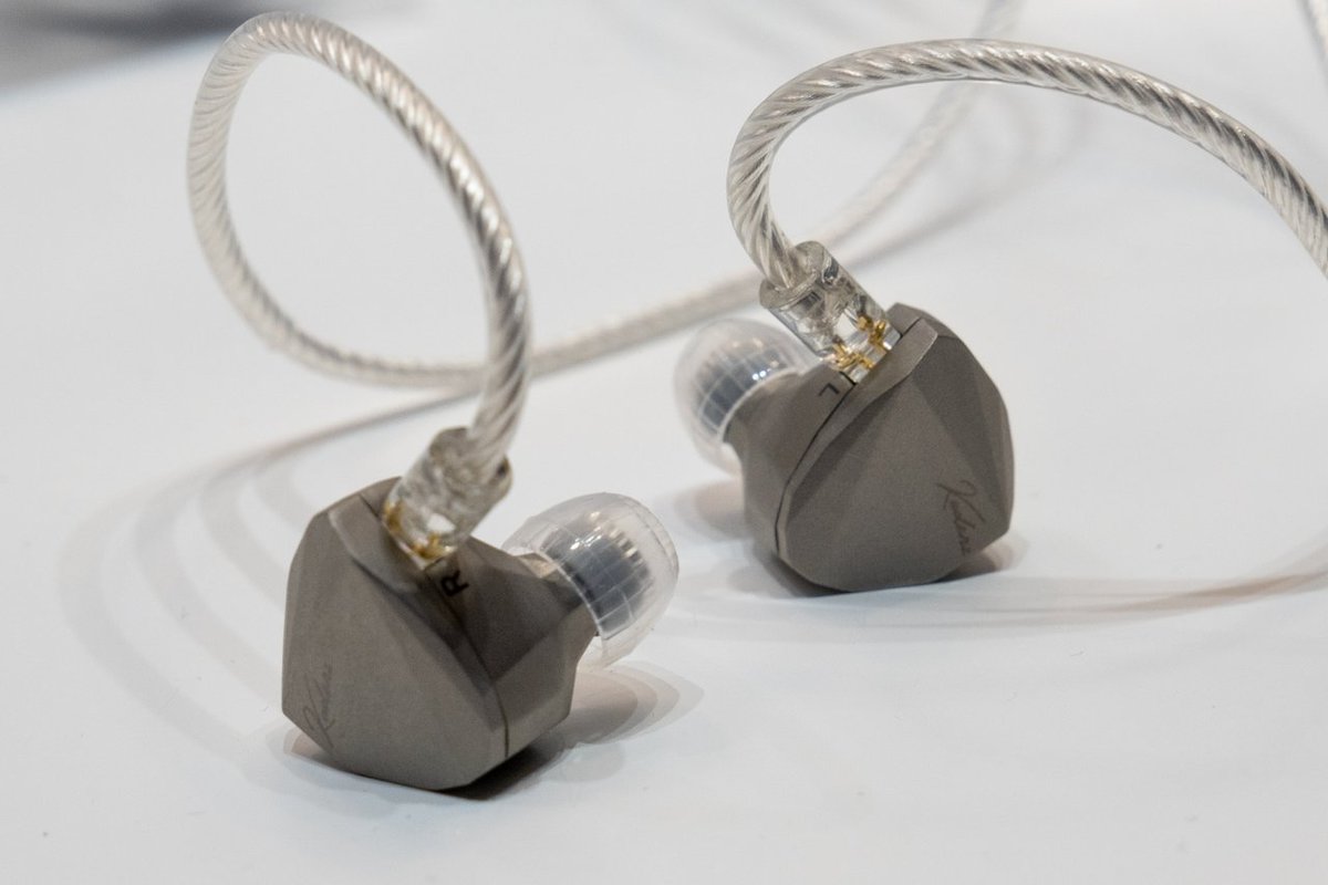 深セン国際オーディオショウ＞水月雨（moondrop）が人気有線イヤホンの