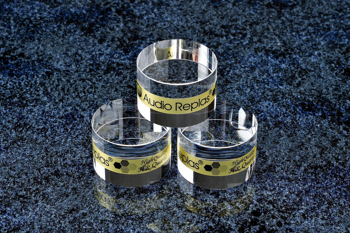 オーディオリプラス、石英ガラス製インシュレーターの研磨鏡面仕上