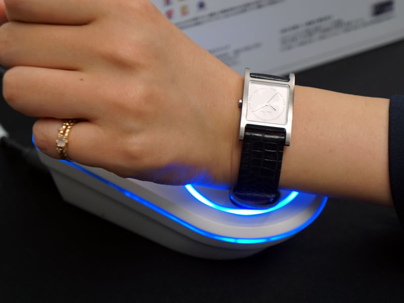 ソニー、スマートウォッチ初のWAON採用機「wena wrist」Hanae Mori