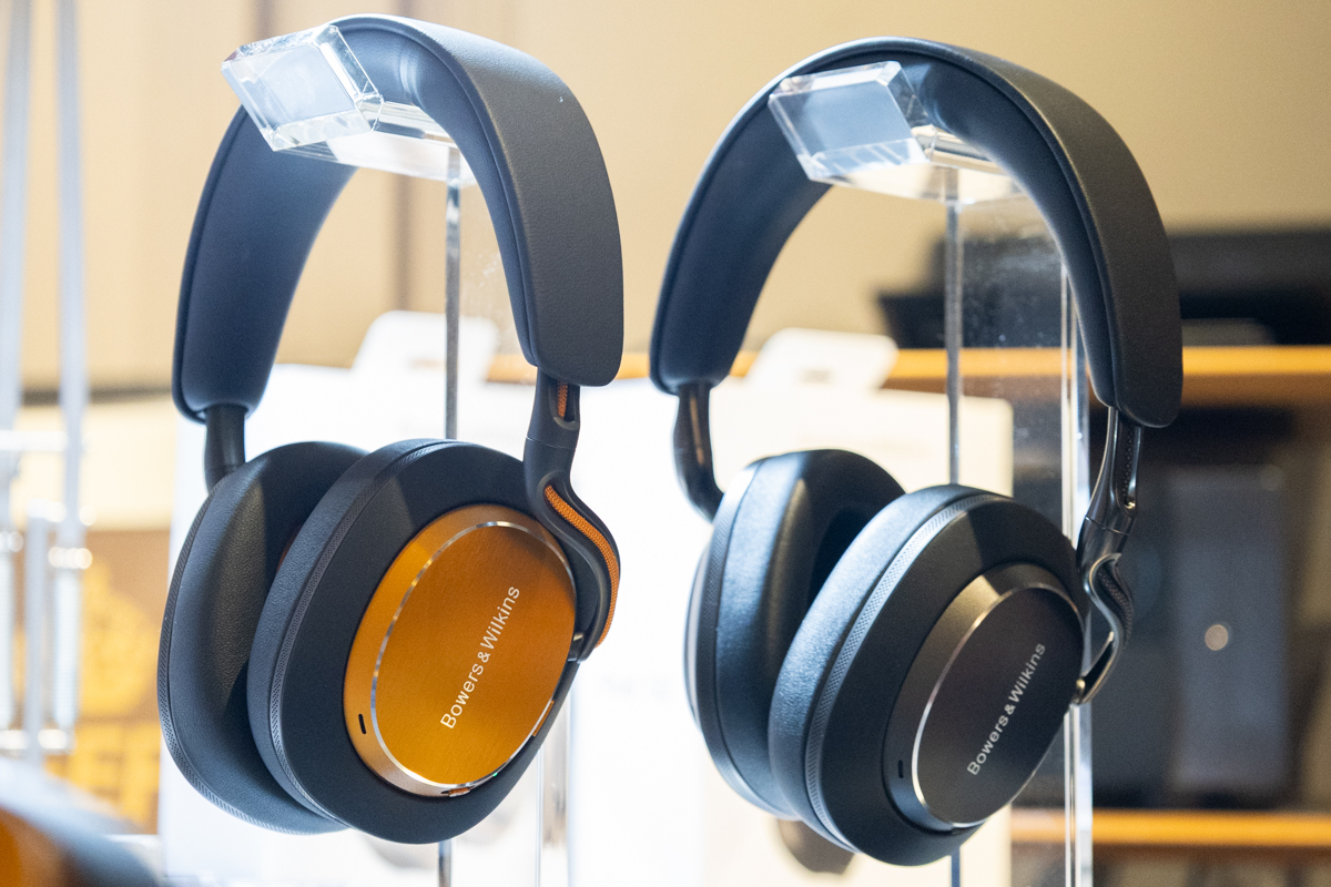 マクラーレン・オレンジ”のB&Wのコラボヘッドホン「Px8 S2 McLaren