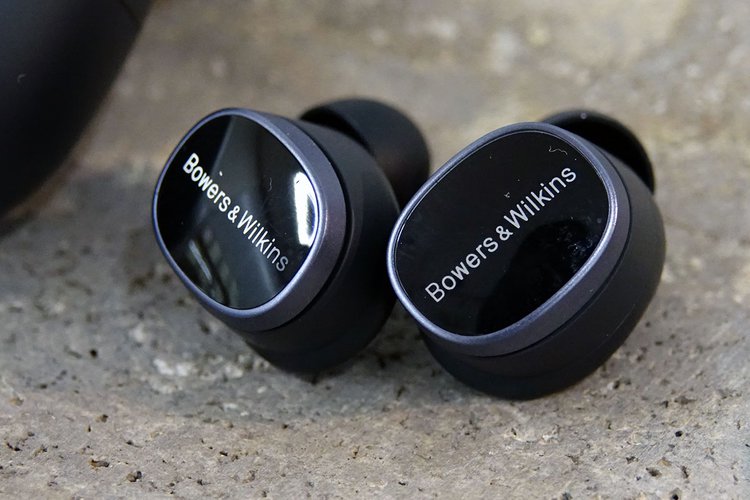B&W、新フラグシップ完全ワイヤレスイヤホン「Pi8」。aptX Lossless