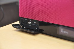 大胆なデザインと高品位サウンドが両立 － iPhone/iPod対応一体型