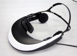 ソニーのヘッドマウントディスプレイ「HMZ-T1」でPS3の3D立体視ゲーム