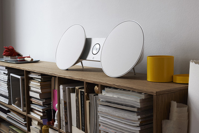 B&O PLAY「A8」レビュー － 佇まいはオーセンティック、機能は先進的