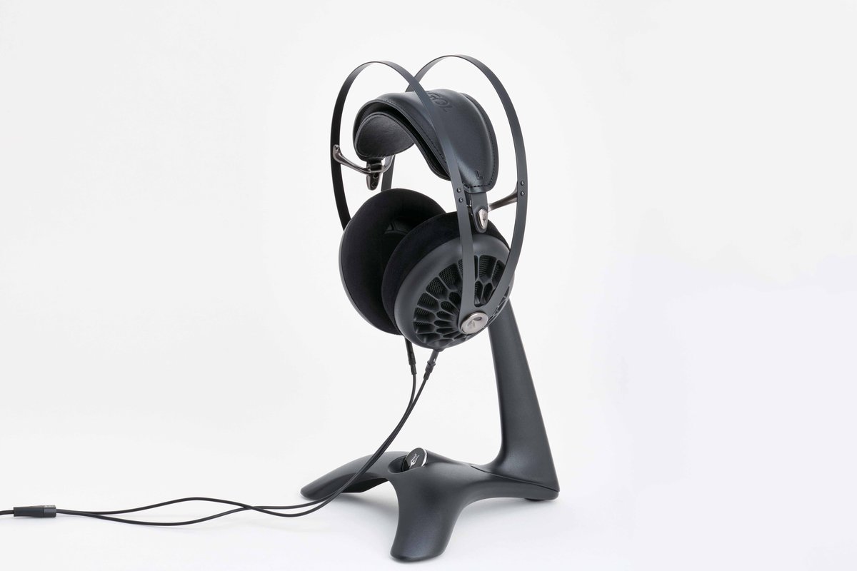 Meze Audioが打ち出す待望の入門モデル。開放型ヘッドホン「105 AER