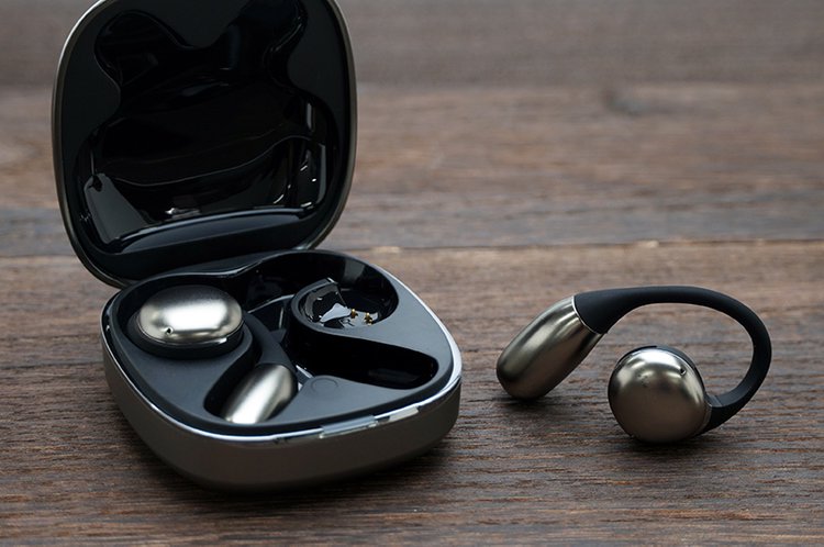 オープンイヤー型に特化した音響設計。AVIOTの“ながら聴き”完全