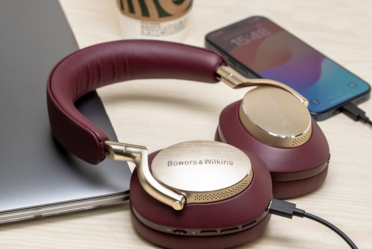 iPhone 15の大本命ヘッドホン！Bowers & Wilkins「Px8」で“ロスレス