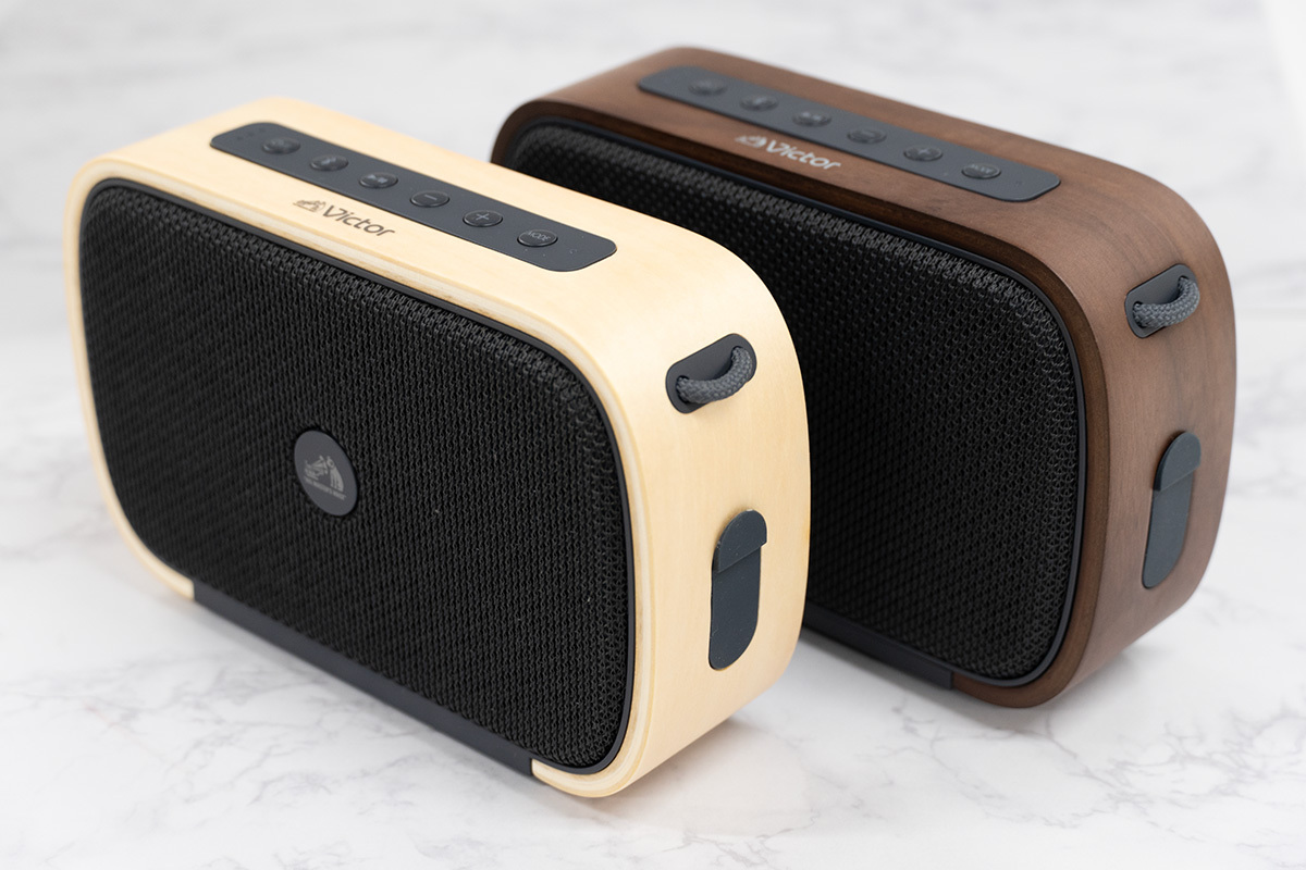 天然木を使っているのに防水!? ビクターのポータブルスピーカー「SP