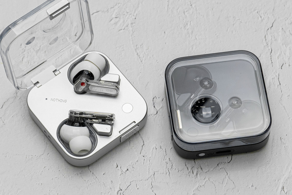 これぞNothing！フラグシップに相応しい” マイク内蔵充電ケースの完全