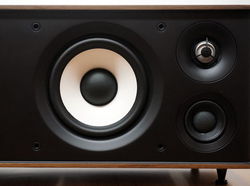 JBLの本格アクティブスピーカー「Authentics L16」を聴く － 往年の