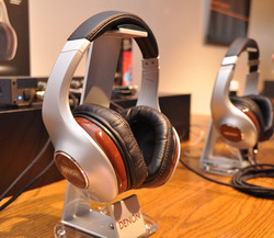 デノンの準旗艦ヘッドホン「AH-D5200」レビュー。ゼブラウッド