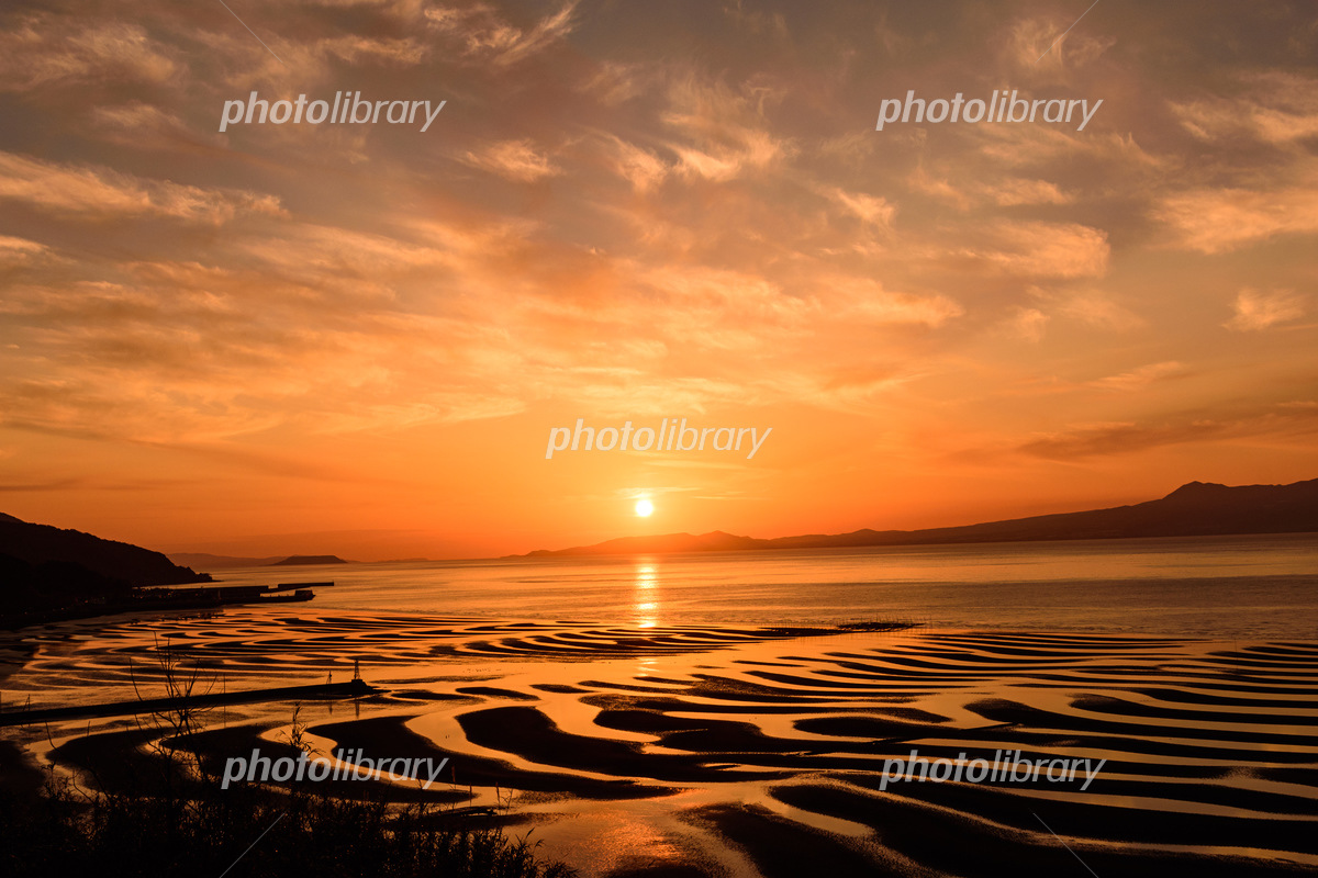 夕日に浮かぶ幻想的な砂紋景勝 「自然の神秘」季節・景勝地限定風景