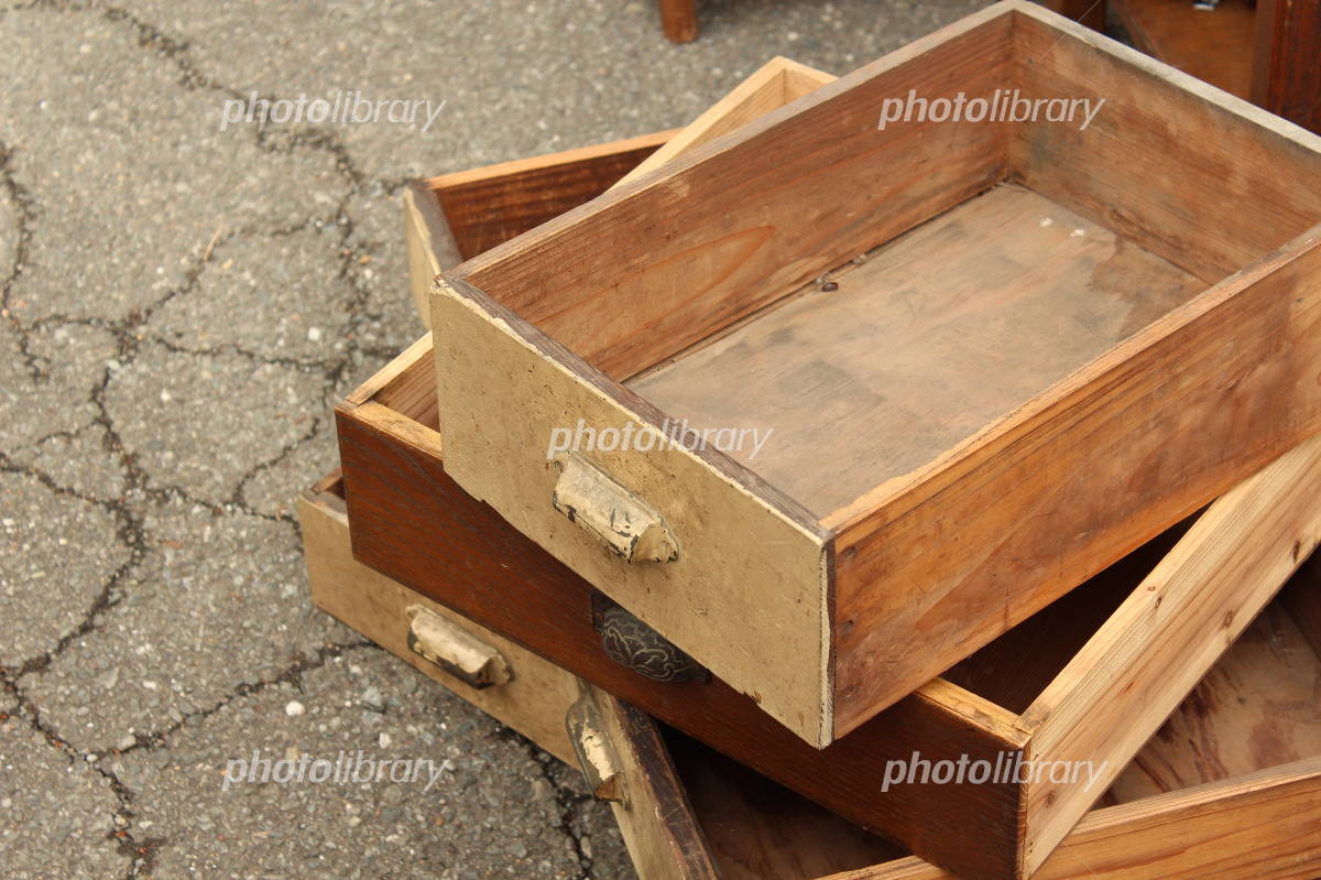 アンティークの木箱 骨董市 蚤の市 写真素材 [4213958] - フォトライブ