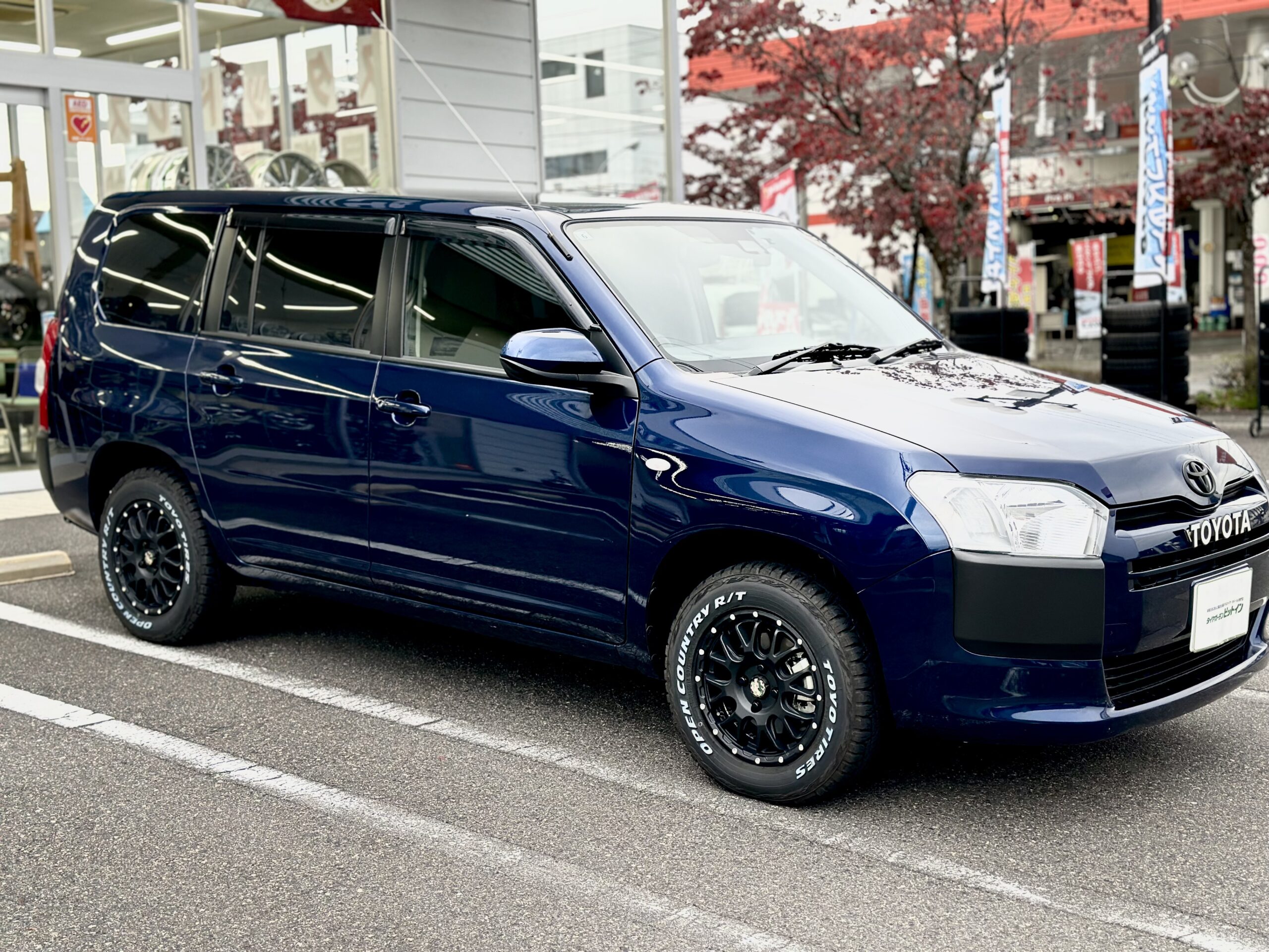 TOYOTA プロボックス | タイヤはピットイン