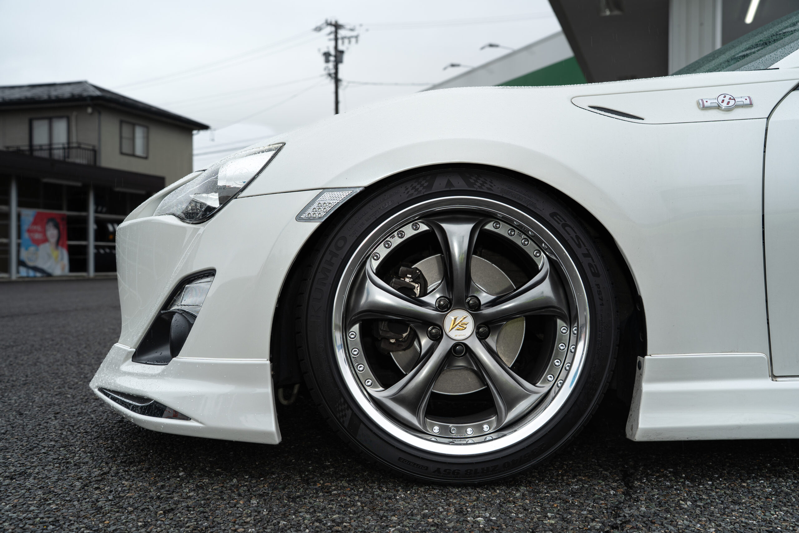 TOYOTA 86 | タイヤはピットイン