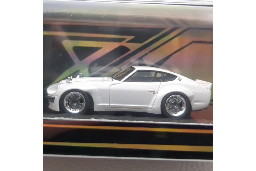 エラー ニッサン フェアレディ 240Z ホワイト 1/64 ダイキャストカー