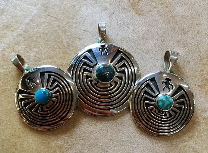 ホピ族のペンダントトップ Man in the Maze編 | インディアン