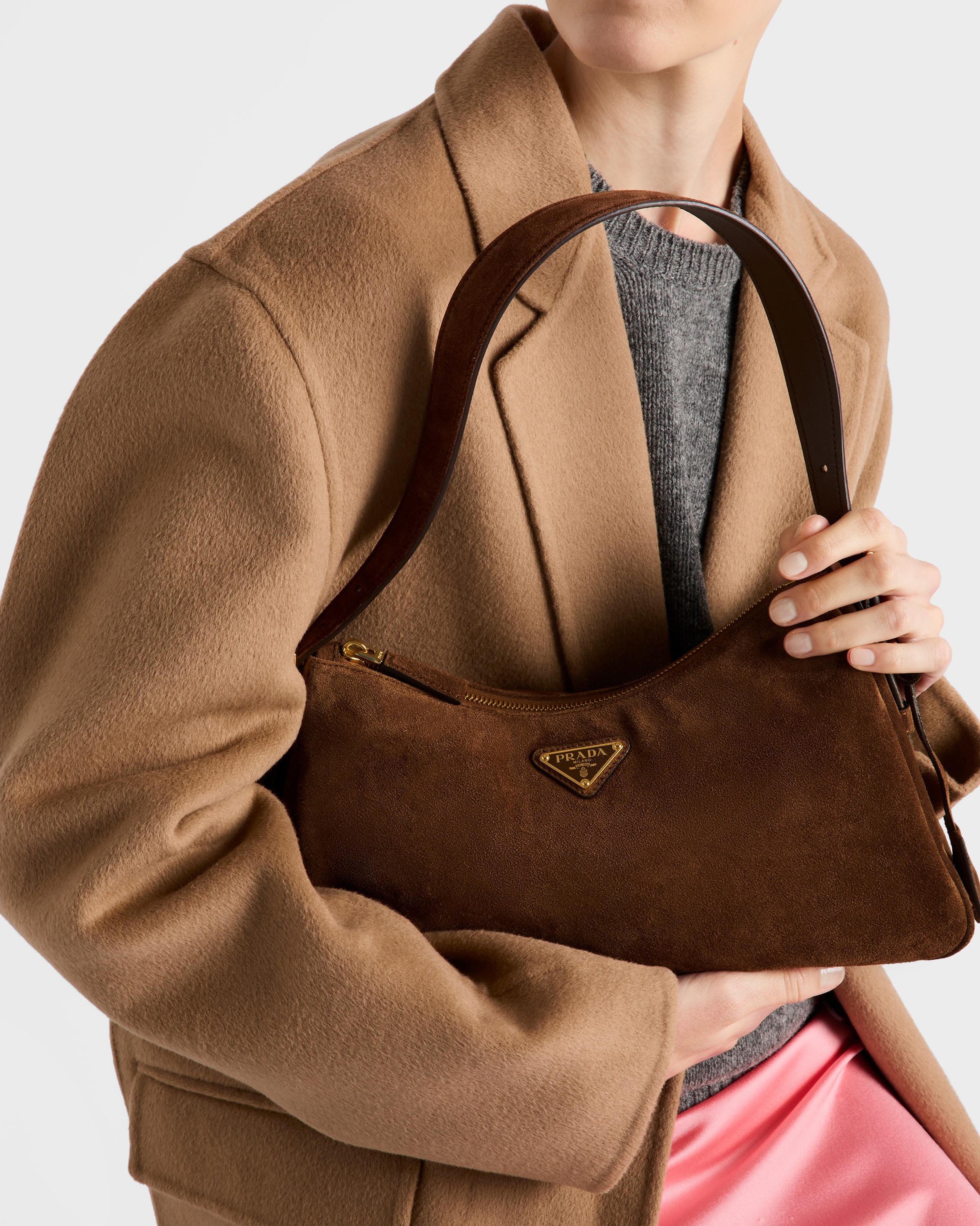 ココアブラウン プラダ エメ ミディアム スエード ショルダーバッグ