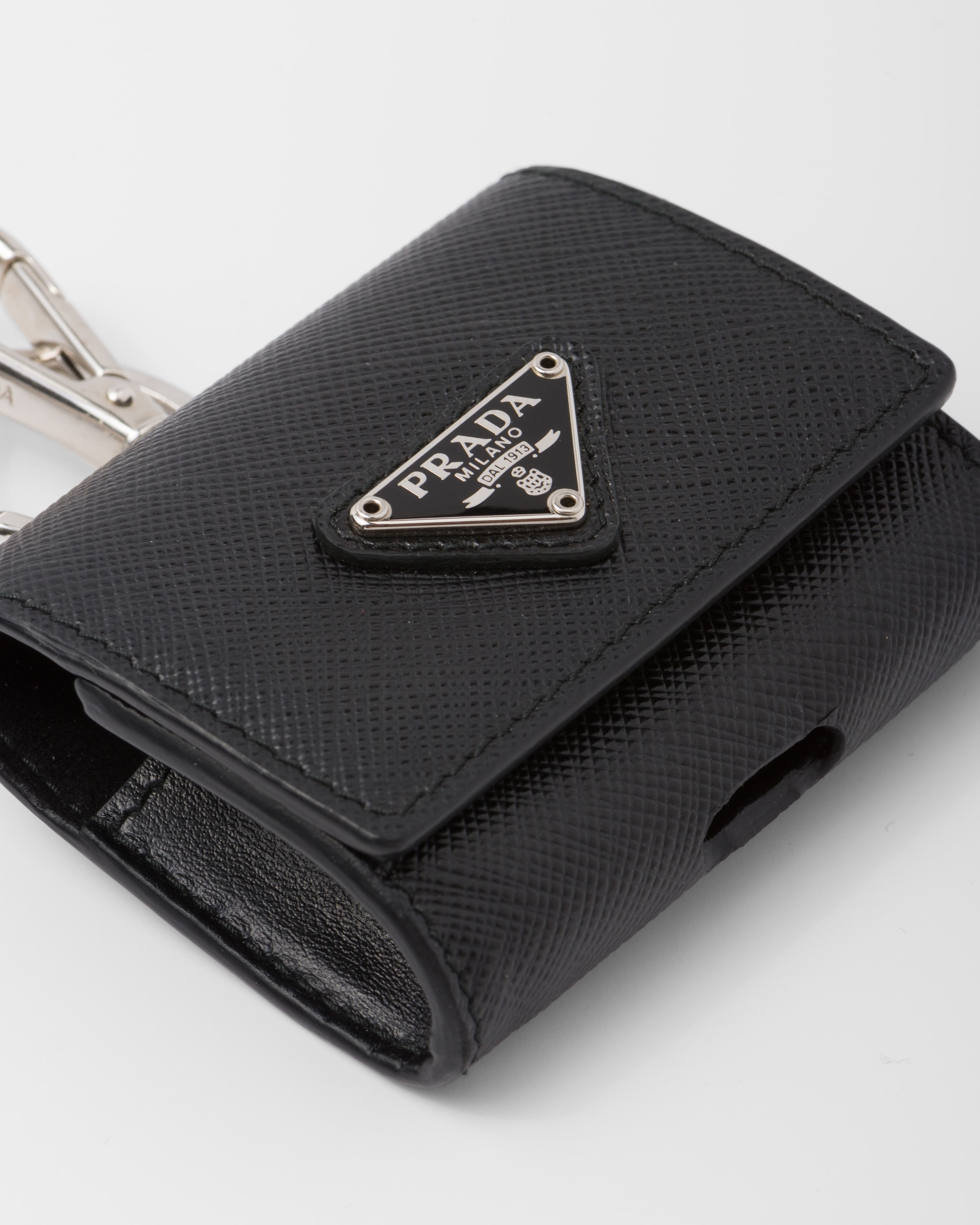 ブラック キーチェーン付 サフィアーノレザー イヤフォンケース | PRADA