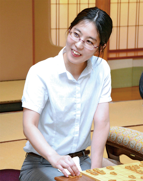 た*み様 【里見香奈 女流王座・女流名人 将棋棋士ポストカード