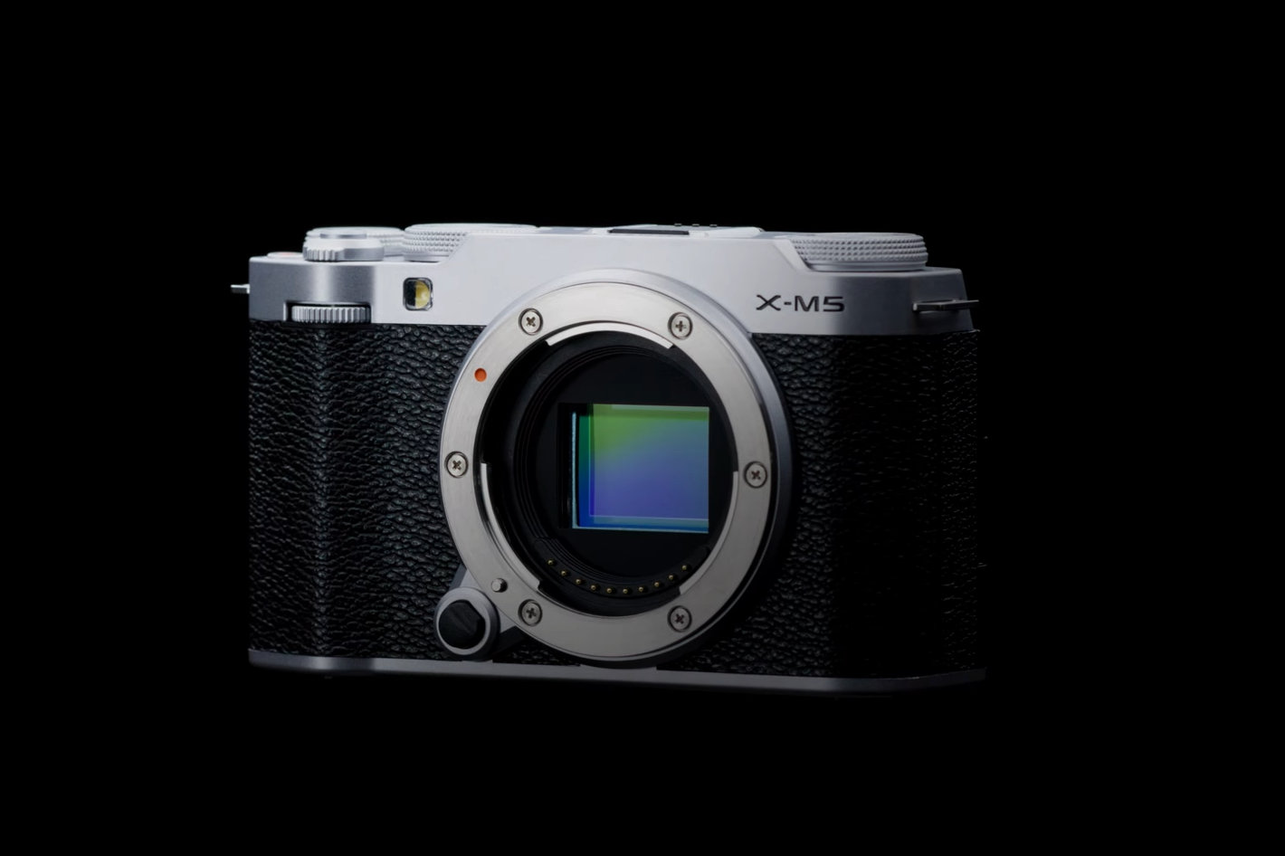 FUJIFILM X-M5: three microphones and 6.2K/30P movie recording by