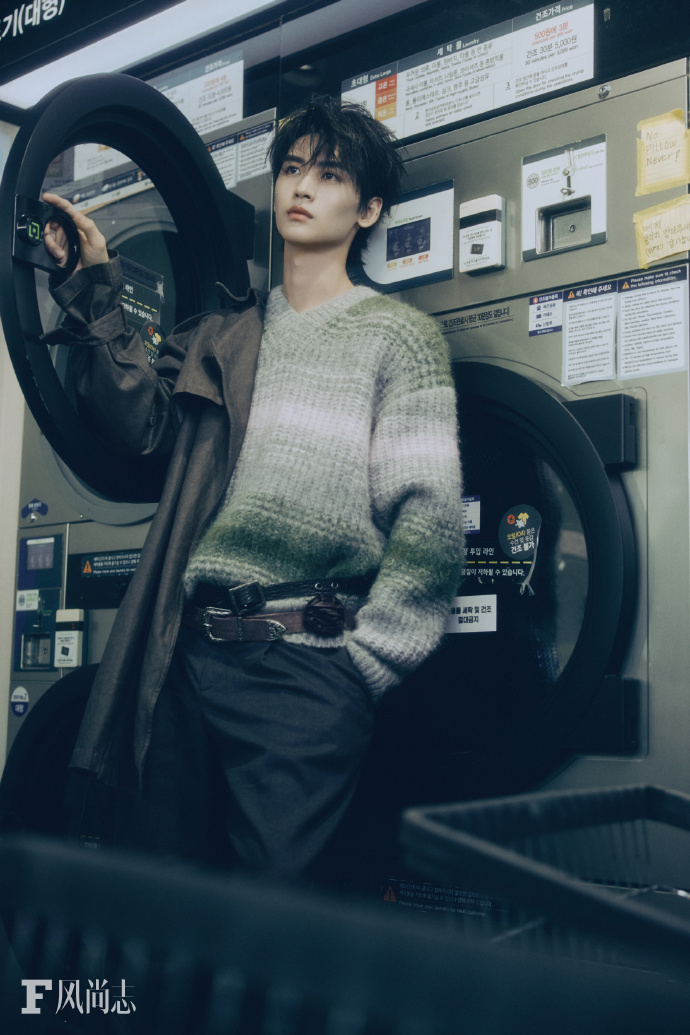 中国雑誌 F風尚誌 『F風尚誌 2025年11月C版2冊セット（黄俊捷、公式