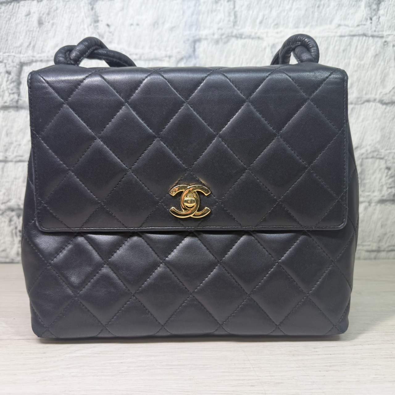 CHANEL】 シャネル ココマーク マトラッセ ラムスキン ツイスト