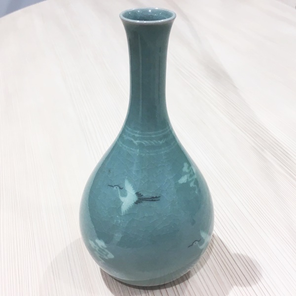 韓国人間国宝 柳海剛作 高麗青磁の花瓶をお買い取りいたしました
