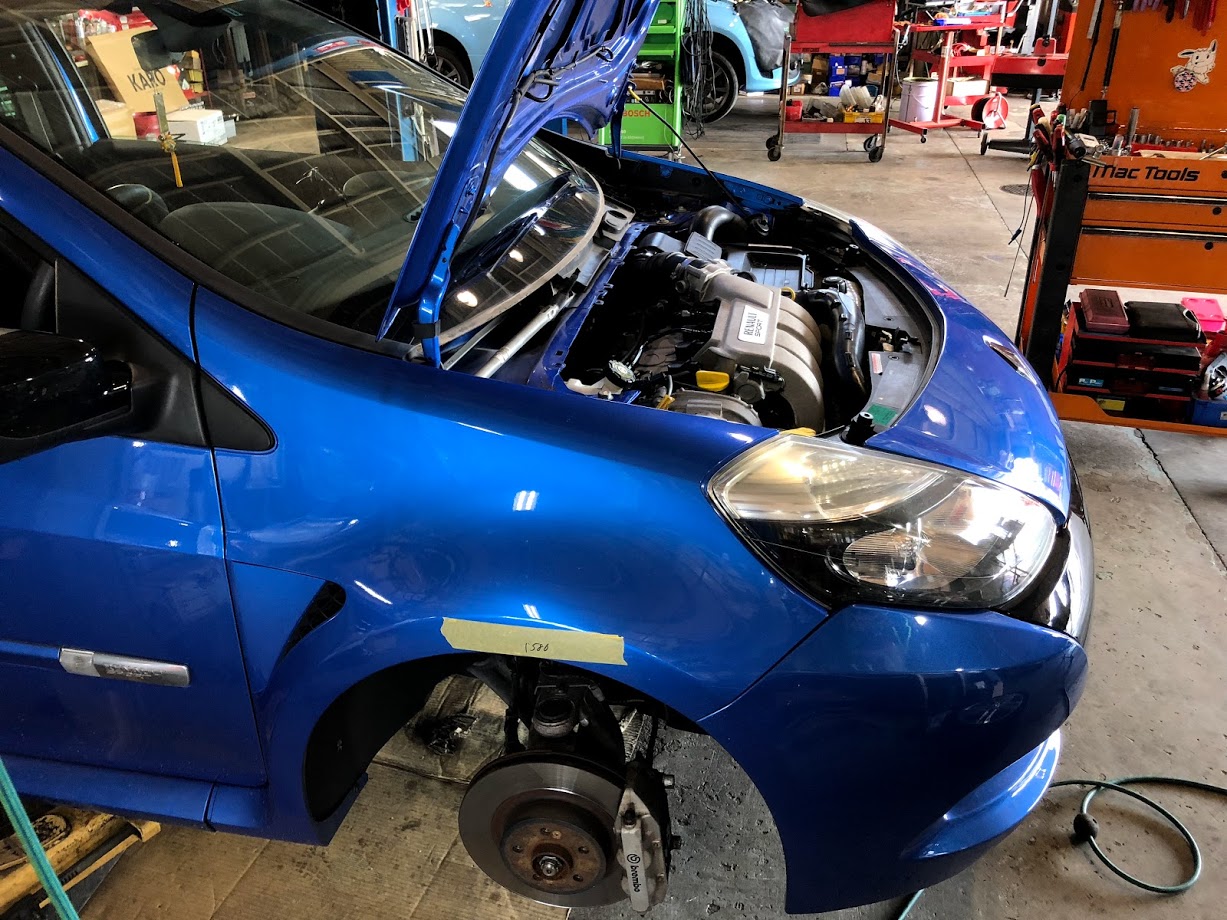 ルーテシア3RS の足廻り整備を行っています | RED POINT/レッド