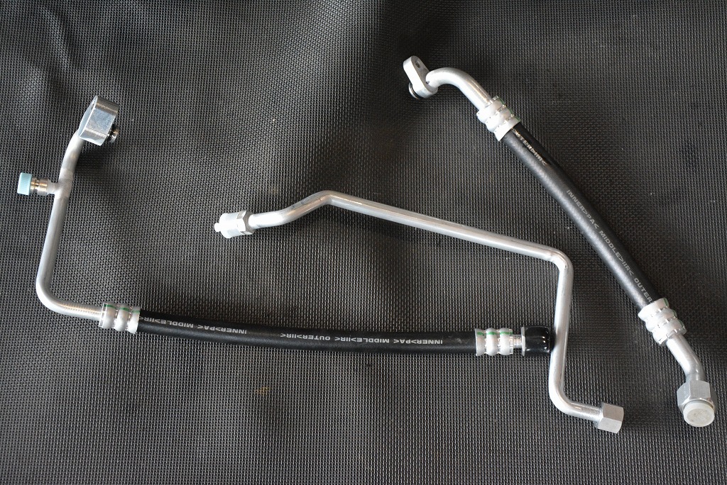 ランチア・デルタのエアコン配管製作コンプレッサ交換と合わせて施工