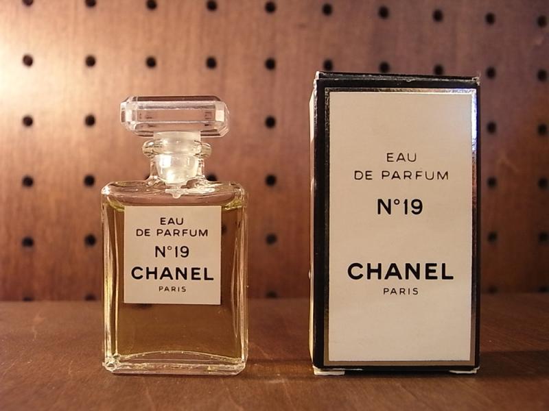 CHANEL N°19 香水瓶、ミニチュア香水ボトル、ミニガラスボトル