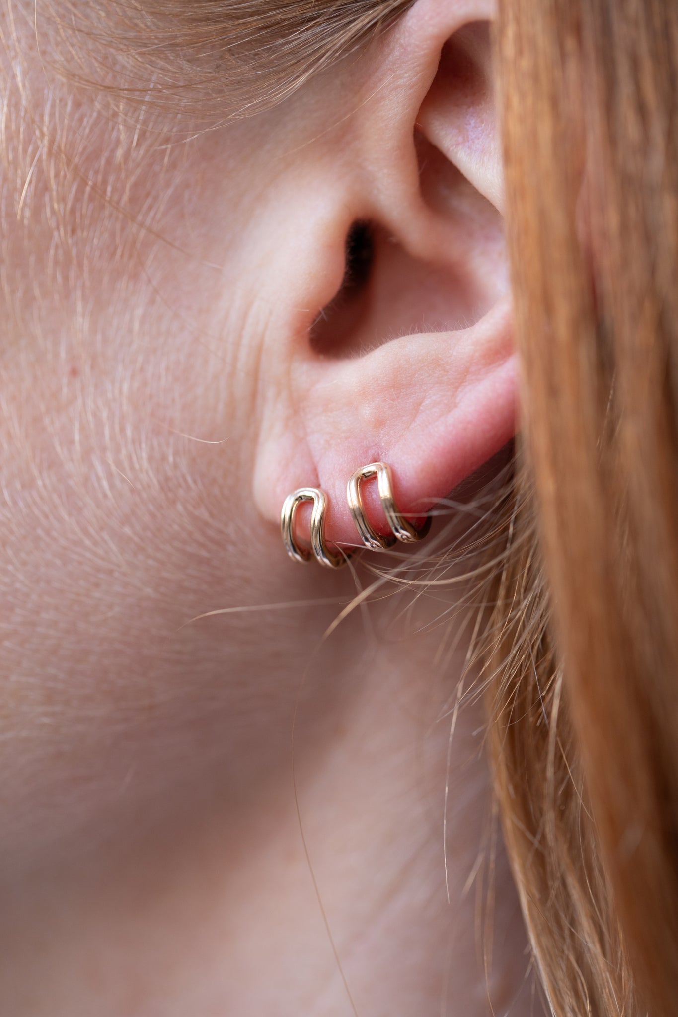 rennes — Hirotaka | Beluga Extra Small Double Line Huggie Earrings