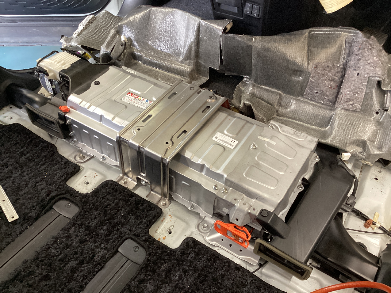 施工事例（車検・整備・修理） : トヨタ ヴォクシー ハイブリッド