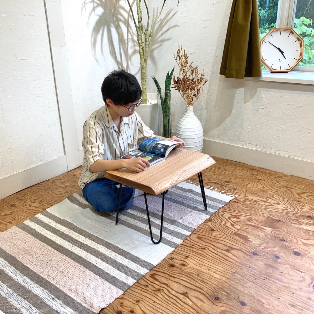 不要になった古いニレ無垢材のベンチから作った サイドテーブル