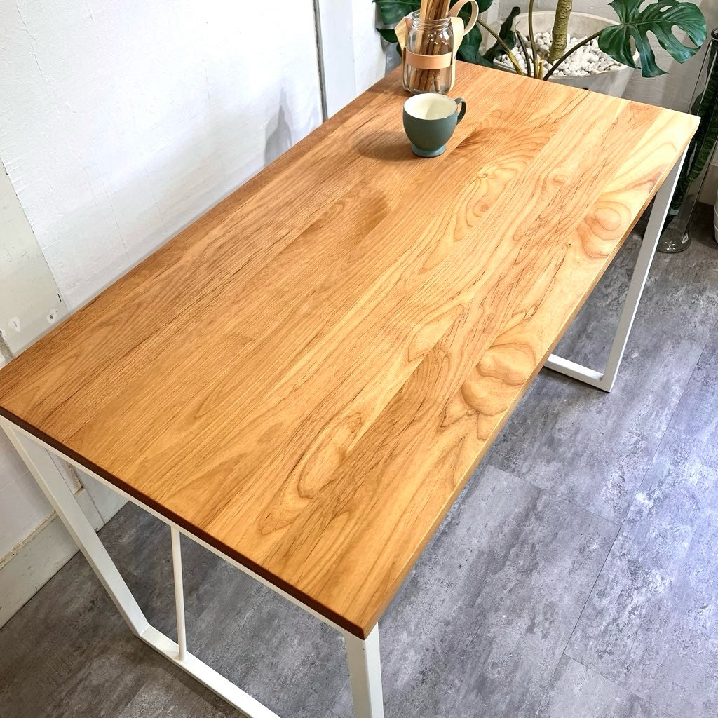 イクスス / ikususu デスク 机 アルダー無垢材 スチール脚 ホワイト