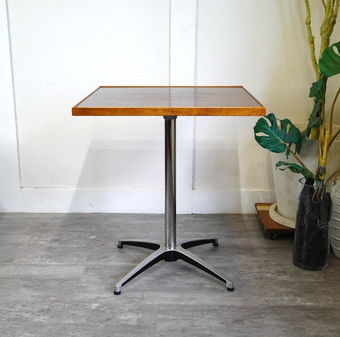 パシフィックファニチャーサービス / PACIFIC FURNITURE SERVICE