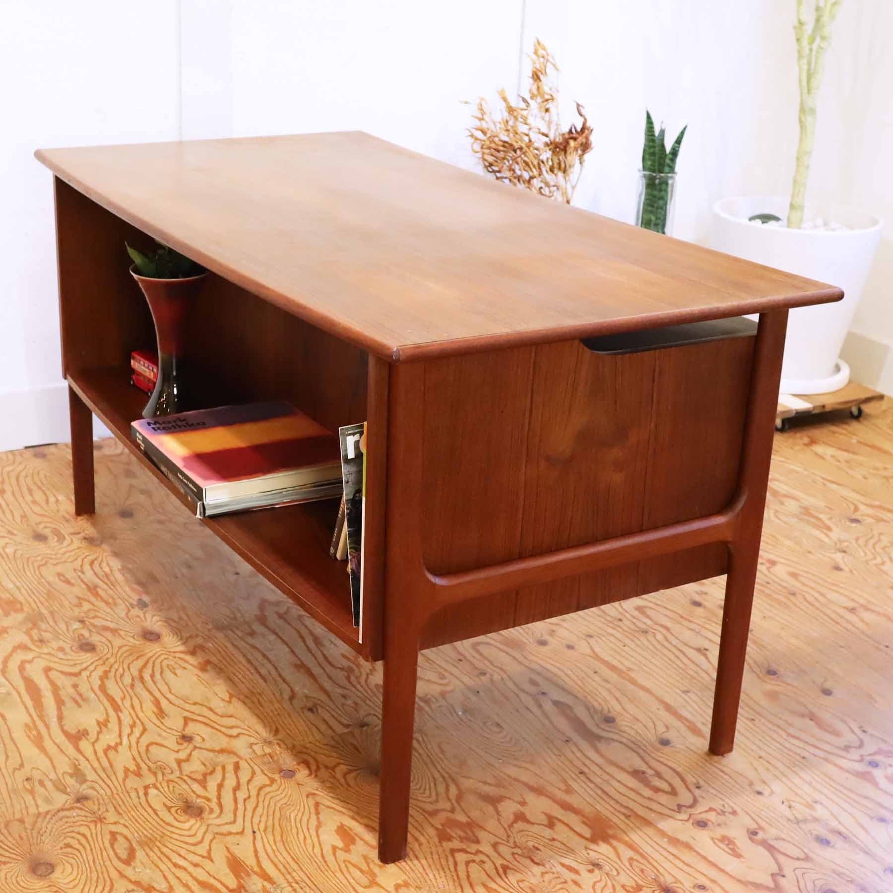 デンマーク製両袖デスク チーク材 ヴィンテージ 書斎机 収納棚付き