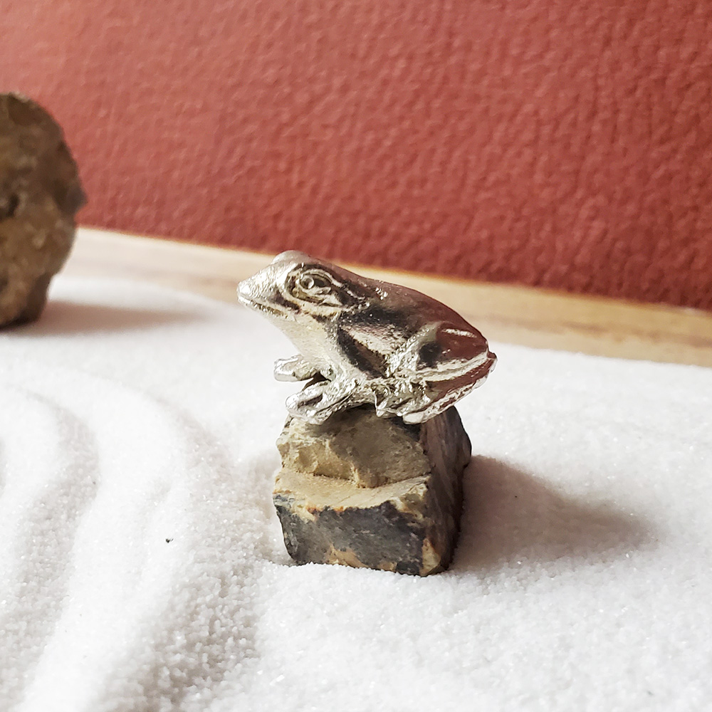 楽天市場】ミニチュア 置物 飾り フィギュア 錫製 蛙（カエル）添配