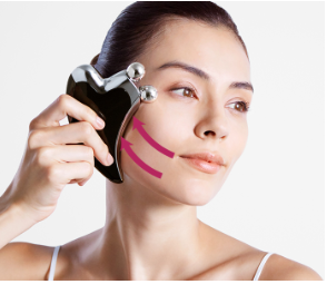 おねだりギフトに◎ 美顔ローラー：ReFa(リファ)カッサブラックモデル