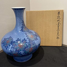 十三代 今泉今右衛門作 『色絵吹墨花草文花瓶』 買取価格相場｜骨董品