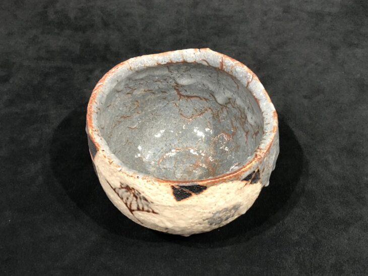 出張買取】若尾 利貞 作『鼠志野 茶碗』 ｜骨董品買取 緑和堂