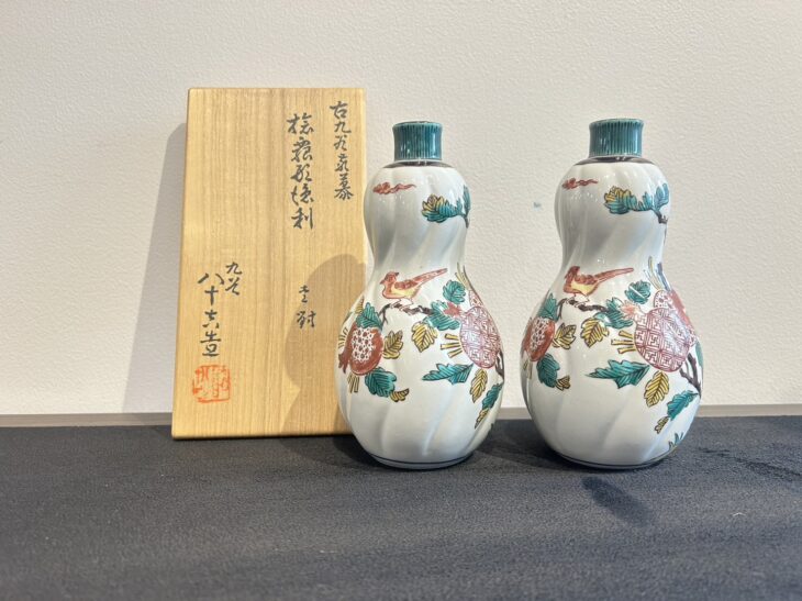二代徳田八十吉 作『古九谷敬慕 捻瓢形徳利 一対』 買取価格相場｜骨董